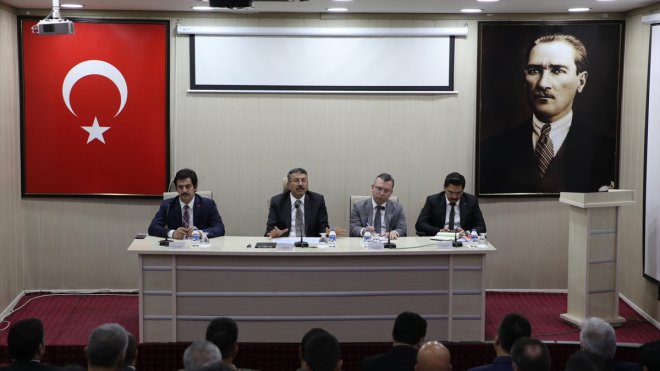 Hakkari Valisi Çelik, kurum amirleriyle bir araya geldi