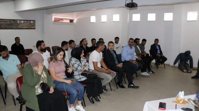 Hizan Kaymakamı Özçelik, arama kurtarma eğitimi alan gönüllüleri ziyaret etti