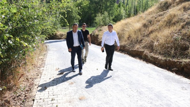 Hizan Kaymakamı Özçelik, köylerdeki yatırımları inceledi1