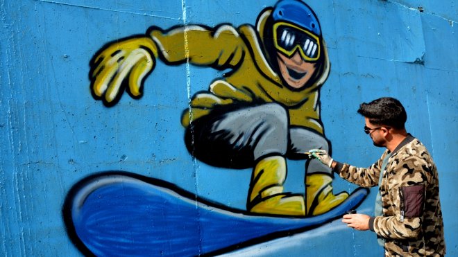 KARS - Cıbıltepe Kayak Merkezi grafitilerle renkleniyor1