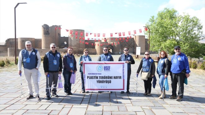 Kars'tan Edirne'ye plastik çöp toplama yürüyüşü Ani Ören Yeri'nden başladı