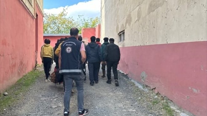 Kars'ta 16 düzensiz göçmen yakalandı