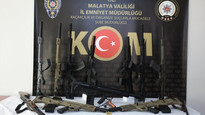 MALATYA - Ruhsatsız 24 silah ele geçirildi, 5 şüpheli gözaltına alındı1