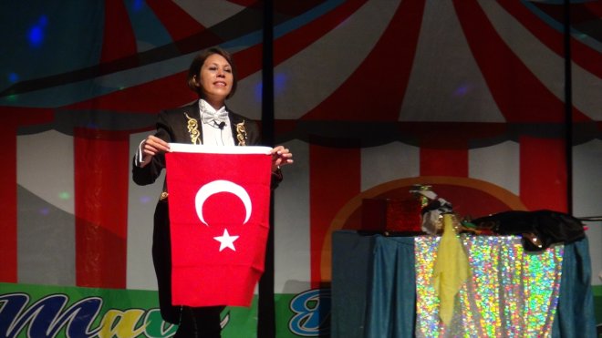Tatvan'da çocuklar için illüzyon gösterisi yapıldı