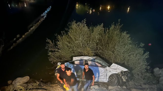 Tunceli'de şarampole devrilen otomobildeki 3 kişi yaralandı