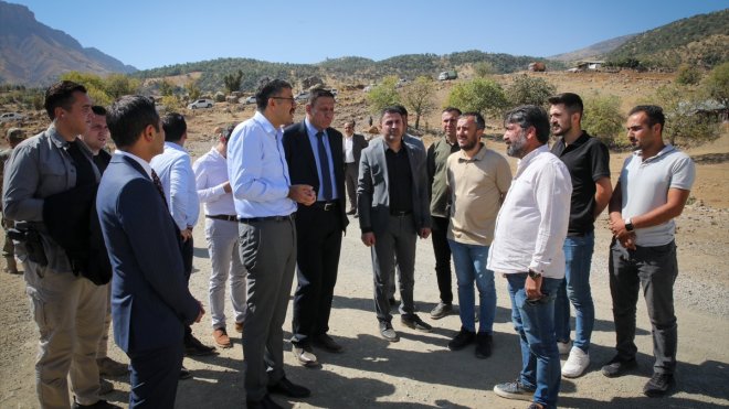 Vali Ali Çelik, Derecik'te ziyaret ve incelemelerde bulundu