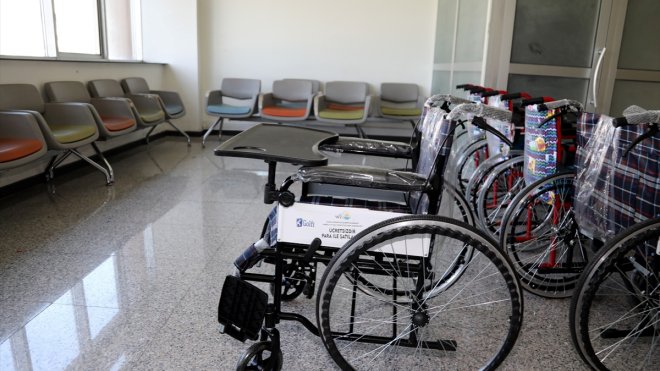 Van'da 7 engelliye tekerlekli sandalye hediye edildi