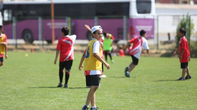 Van'da 9 yaşındaki Üveys sporla konuşma güçlüğünü yendi