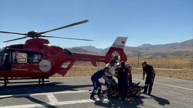 Van'da kırsal mahallede fenalaşan hasta ambulans helikopterle hastaneye ulaştırıldı