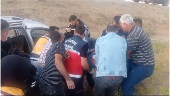 Van'da şarampole devrilen kamyonette 5 kişi yaralandı
