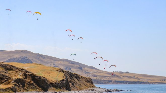 Van'da düzenlenen Yamaç Paraşütü ve Paramotor Hedef Şampiyonası sona erdi
