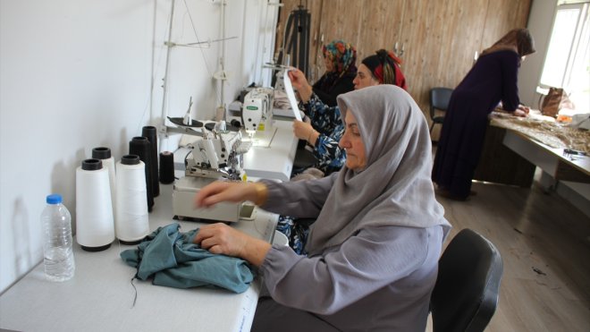 Vanlı kadınlar kooperatif bünyesindeki kursta meslek öğreniyor