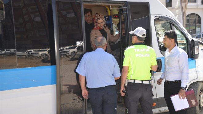 Yüksekova'da toplu taşıma araçları denetlendi