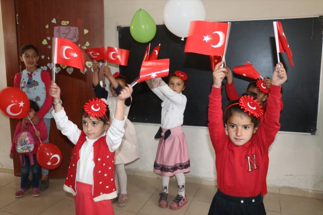 jandarma çocuklarını hediyelerle pasta köy sevindirdi yaş ve ekipleri Ağrı