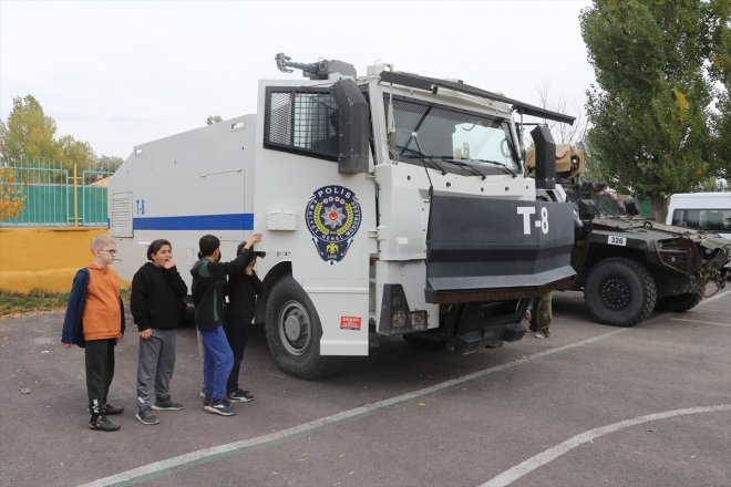 Ağrı'da öğrencilere polis araçları tanıtıldı