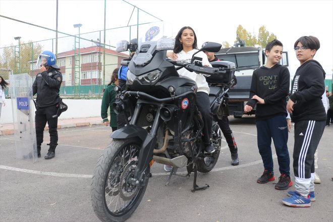 tanıtıldı öğrencilere polis araçları Ağrı