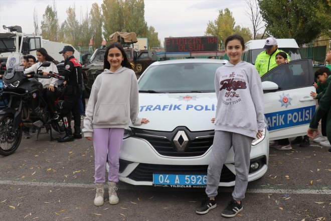 öğrencilere tanıtıldı polis Ağrı