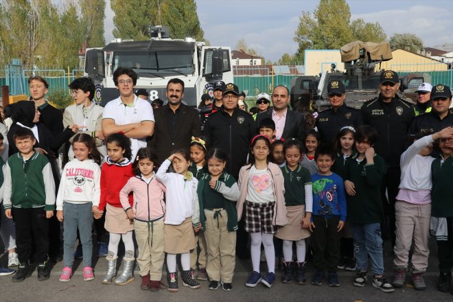 öğrencilere araçları tanıtıldı Ağrı