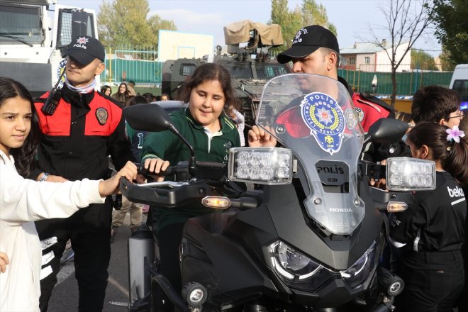 tanıtıldı öğrencilere polis araçları Ağrı