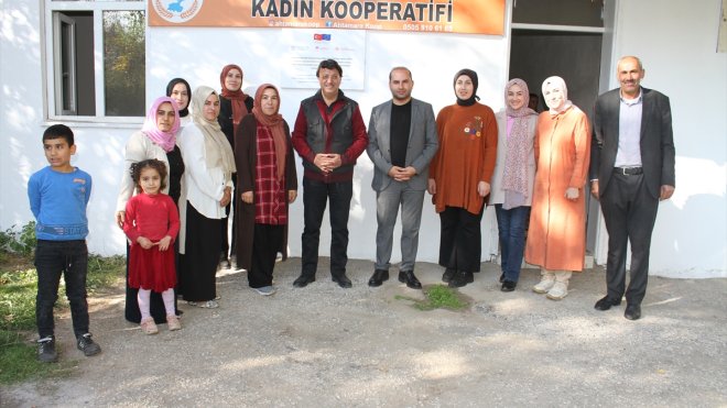 AK Parti Van Milletvekili Türkmenoğlu kadın kooperatiflerini ziyaret etti1