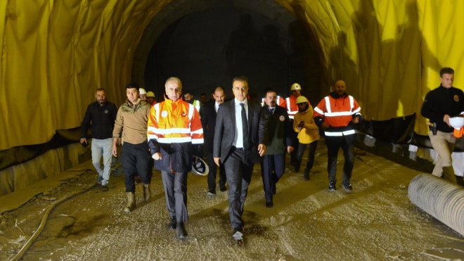 Ardahan Valisi Çiçek, Aşık Şenlik Tüneli'nde incelemede bulundu