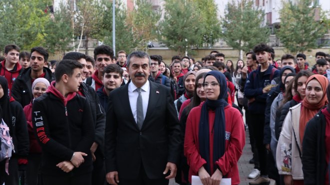 Bakan Tekin, Erzurum