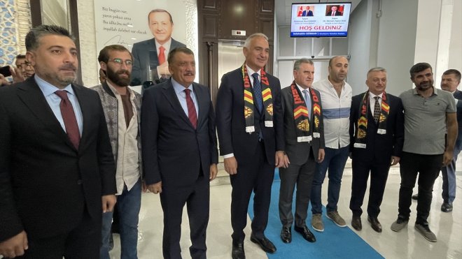 Bakanlar Ersoy ve Bak, depremlerin etkilediği Malatya