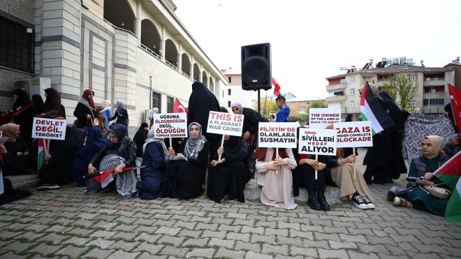 Bingöllü kadınlar Filistin'e destek için oturma eylemi gerçekleştirdi