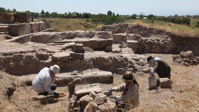 Bitlis'teki arkeolojik kazılarda Erken Tunç Çağı'na ait yaşam izlerine ulaşıldı