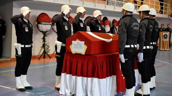 Bitlis'te silah kazası sonucu şehit olan polis memuru Kırık için tören düzenlendi