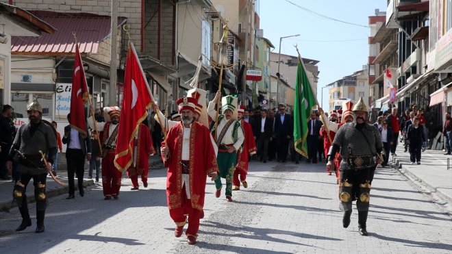Bitlis'te '26. Adilcevaz Ceviz Festivali ve Kültür Etkinlikleri' düzenlendi