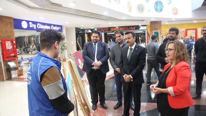 Bitlis'te "29 Ekim Cumhuriyet Bayramı" resim sergisi açıldı