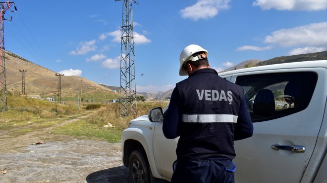 Bitlis'te elektrik arıza ekiplerinin kış hazırlığı sürüyor