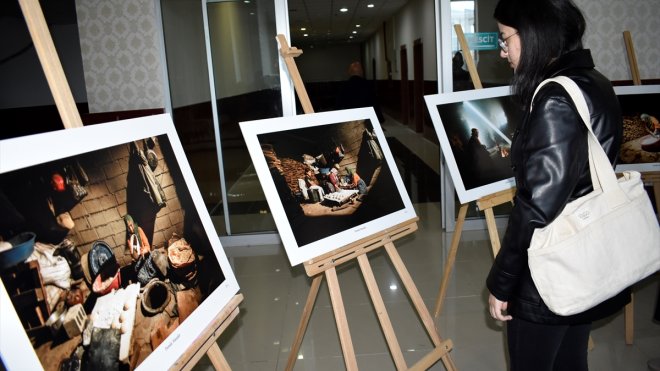 Bitlis'te 'Emeğin Rengi' fotoğraf sergisi açıldı