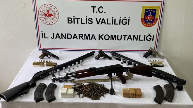 Bitlis'te sosyal medyadan silahlı görüntü paylaşanlara yönelik operasyonda 3 şüpheli yakalandı
