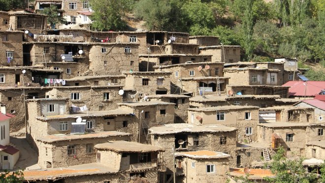 Bitlis'teki taş evler doğaseverlerin ilgisini çekiyor