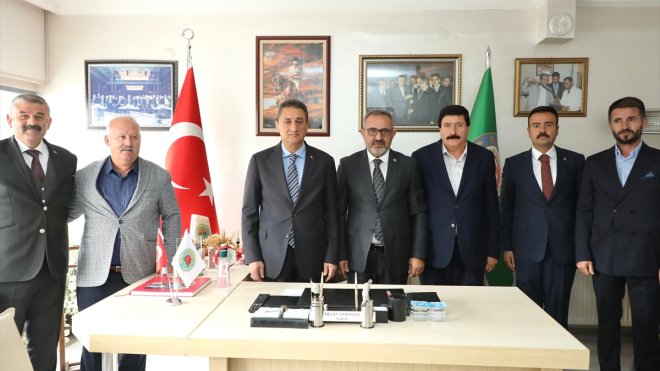 Bitlisi Valisi Karaömeroğlu, Ahlat ilçesini ziyaret etti1