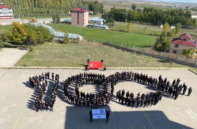 oluşturdu 100. öğrenci öğretmenler ve yıl Bulanık