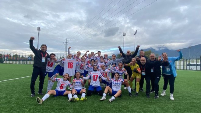 Çanakkale Dardanel Kadın Futbol Takımı 2. lige yükseldi