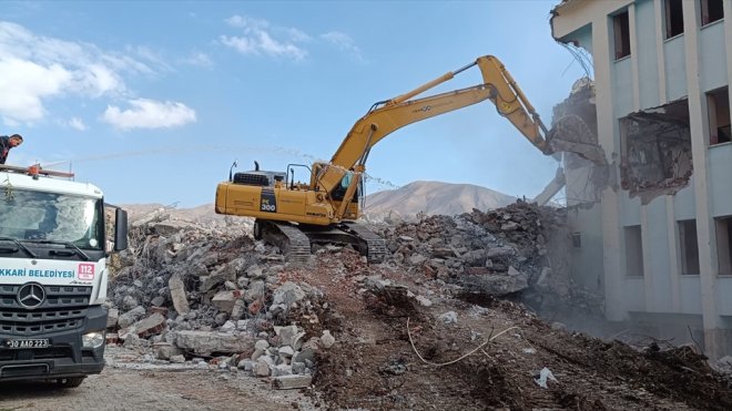 Çölemerik Meslek Yüksekokulu binasının yıkımına başlandı 1