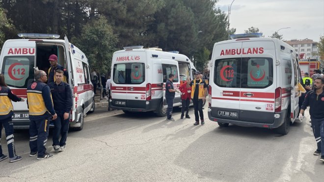 Elazığ'da freni patlayan midibüs 2 araca çarptı, 16 kişi yaralandı