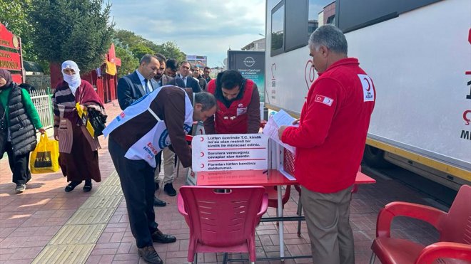 Erciş'te Filistinliler için kan bağışı kampanyası başlatıldı