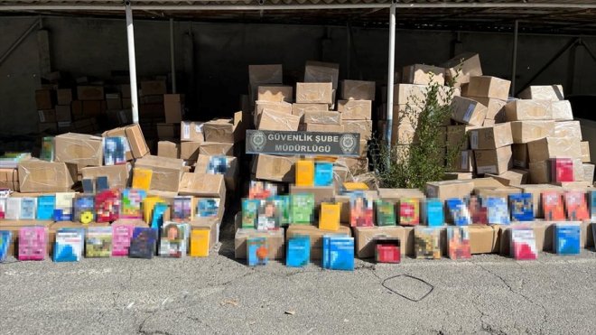 Erzincan'da 750 koli içerisinde 36 bin bandrolsüz kitap ele geçirildi
