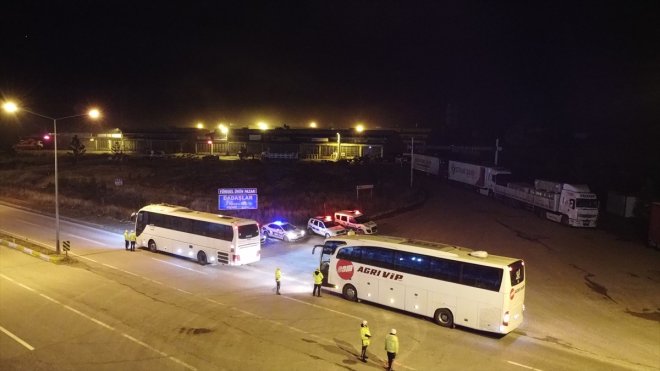 Erzincan'da otobüsler kazalara karşı yolcu gibi seyahat eden polislerce denetleniyor