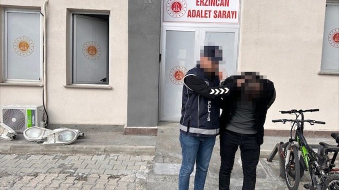 Erzincan'da tır dorsesinde 21 düzensiz göçmen yakalandı