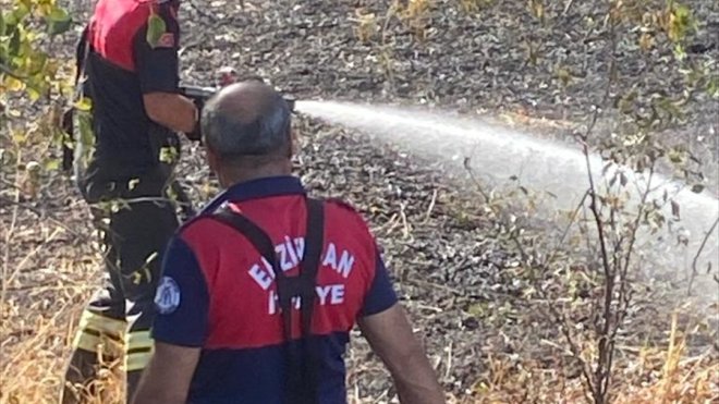 Erzincan'da iki köyde çıkan arazi yangını söndürüldü