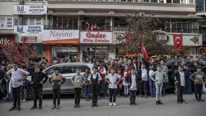 Erzurum'da 500 kişi 'baş bar' gösterisi yaptı