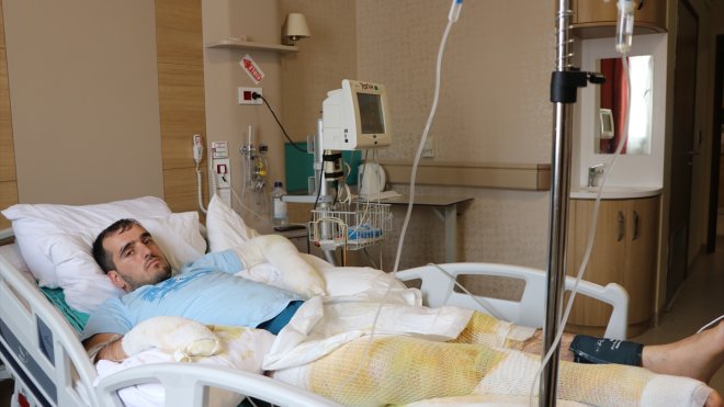 Banyoda sara nöbeti geçirip kaynar suyla yanan gencin Erzurum'da tedavisi sürüyor