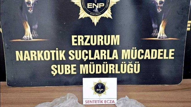Erzurum'da birinin bağırsağında diğerinin iç çamaşırında uyuşturucu bulunan 2 kişi tutuklandı