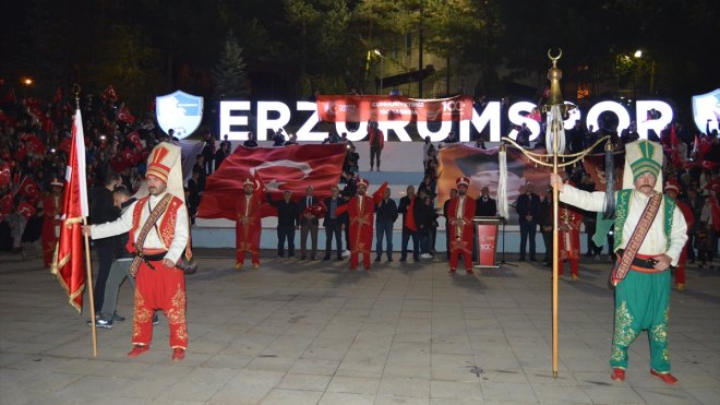 Erzurum'da Cumhuriyet'in 100. yılı etkinlikleri kapsamında 'Fener Alayı' düzenlendi